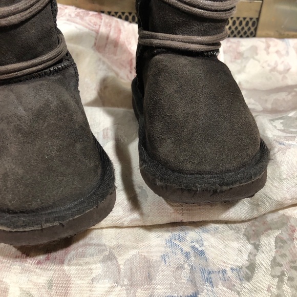 Ukala Suede and sheepskin lined boots. - Picture 8 of 8